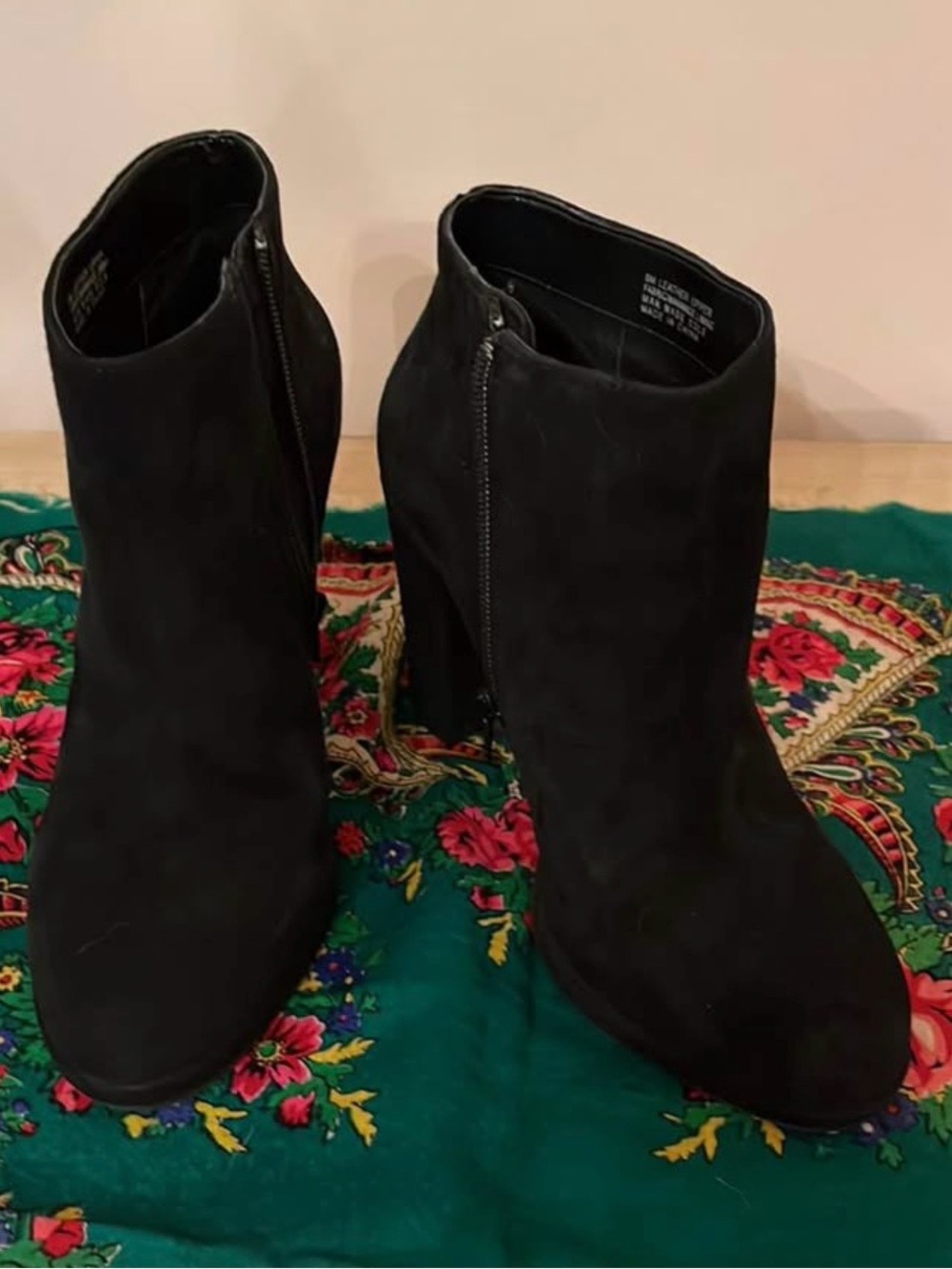 New Black Gianni Bini Suede Ankle Boots w/zipper size 8 - Women’s Fashion Boot